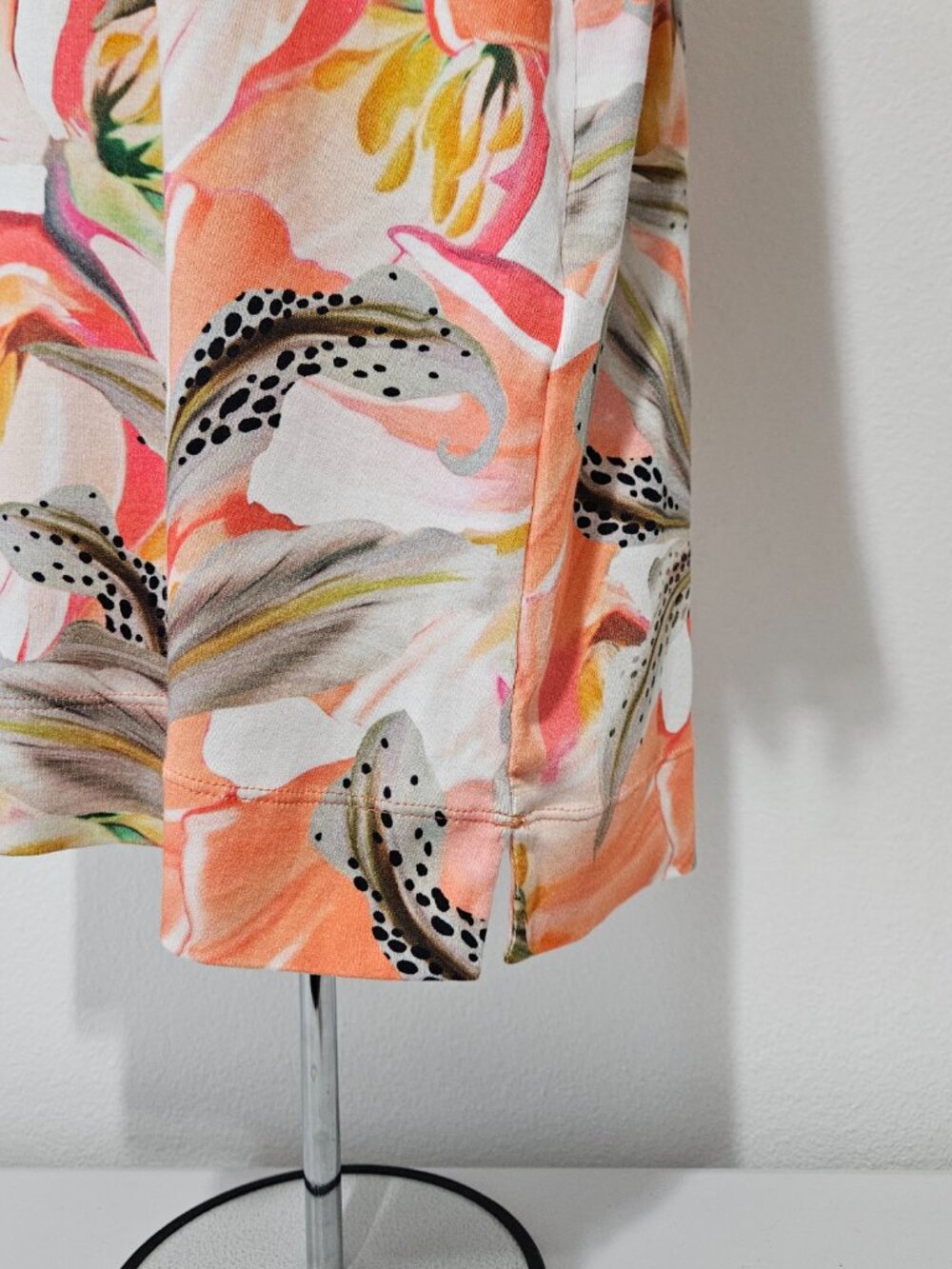 Chico's Boatneck Short Sleeve Floral Top | Chico's Size 3, US Size XL - Picture 7 of 11